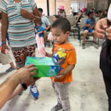 Volunteers distribute aid to children in Juárez, Mexico